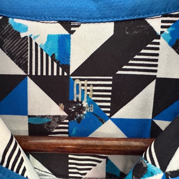 Tail Activewear Women's Short Sleeve Shirt Black Blue Small - Picture 3 of 11